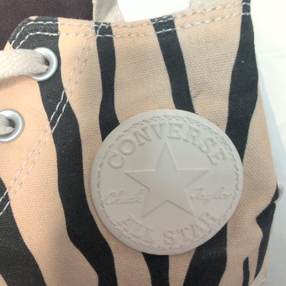 Converse Women's High-Top Lug Sole Sneakers Size 7 - Brown/Print - Picture 4 of 9